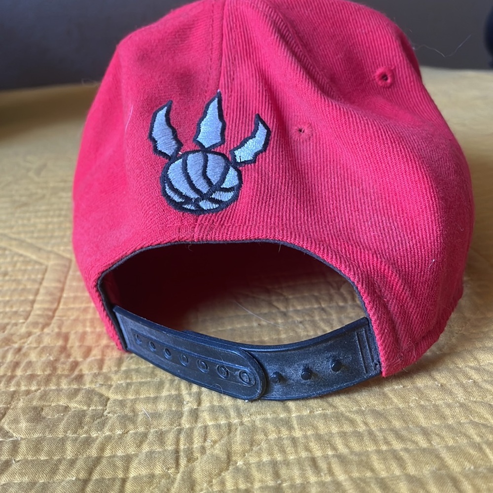 Toronto Raptors hat - Picture 2 of 4